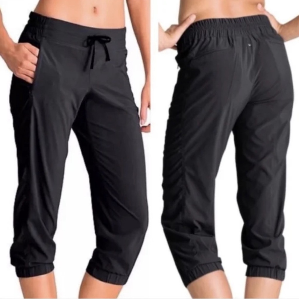 Athleta La Viva Black Capri Pants
